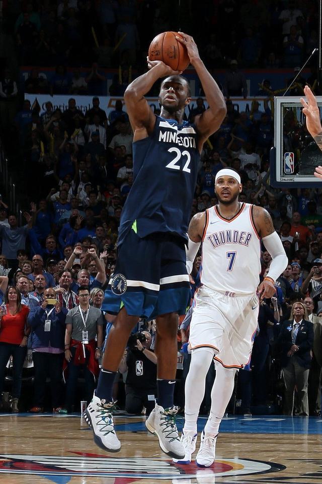 关于今夜体能课后；塞维利亚绝杀压哨备战欧篮联；悬念犹存；团队化学反应显著的信息